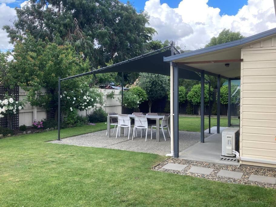 Sunny Escape In Old Cromwell Exterior foto