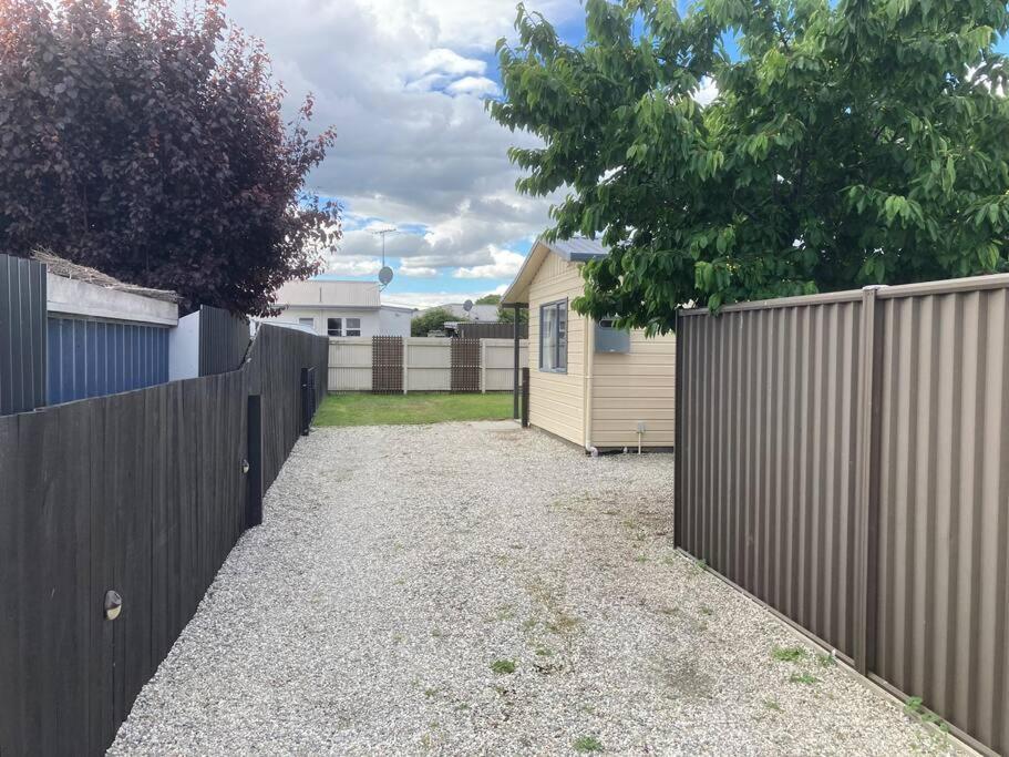Sunny Escape In Old Cromwell Exterior foto
